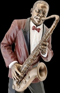 Dekorativ musik figur af saxofonist i dynamisk positur – sidevinkel